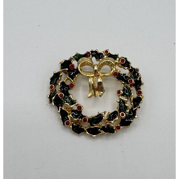 Vtg Christmas Wreath Brooch Gold Tone W Red & Green Enamel Rhinestones 1 3/4” - Picture 1 of 3